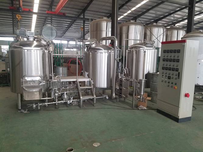 东安全套啤酒设备一套多少钱？开精酿厂到底得配齐哪些？